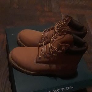 Timberland boots, in great condition for Men and women, boys and girls